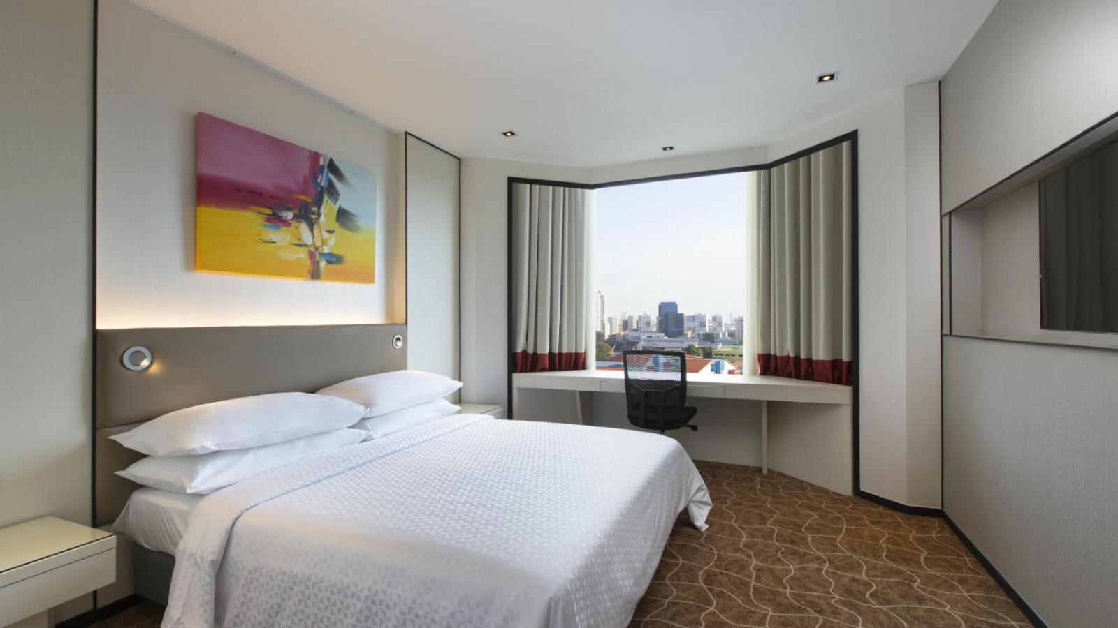 1 Bedroom Suite 1 King City view