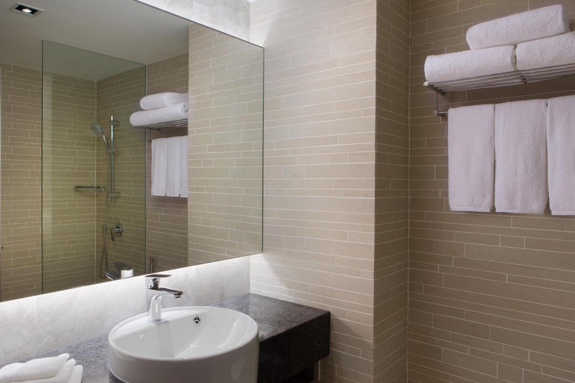 1 Bedroom Suite 1 King City view