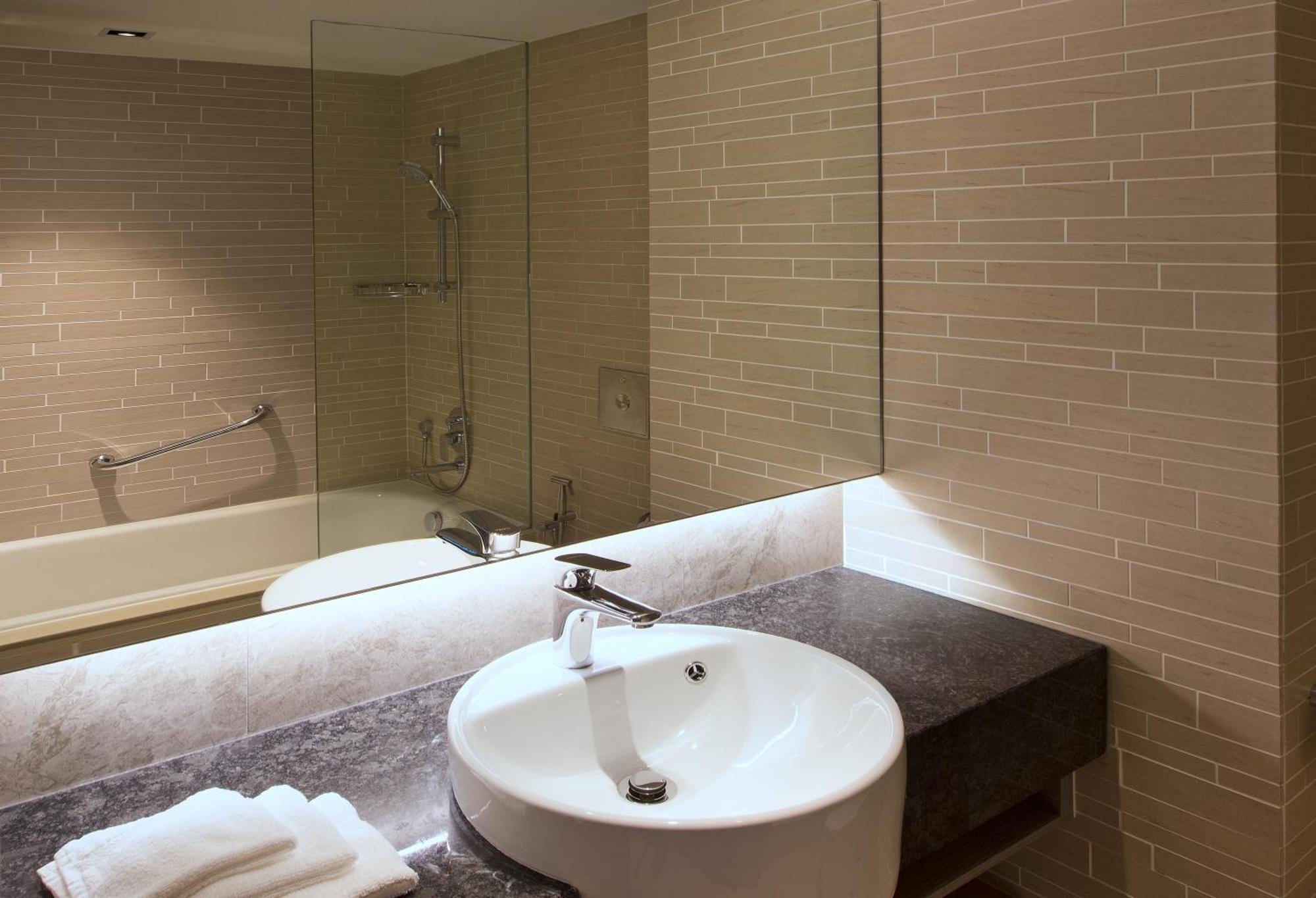 1 Bedroom Suite 1 King City view